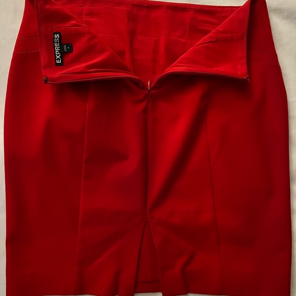 EXPRESS 🍎 Pencil skirt ❤️  Perfect condition 🌹 - Picture 3 of 3